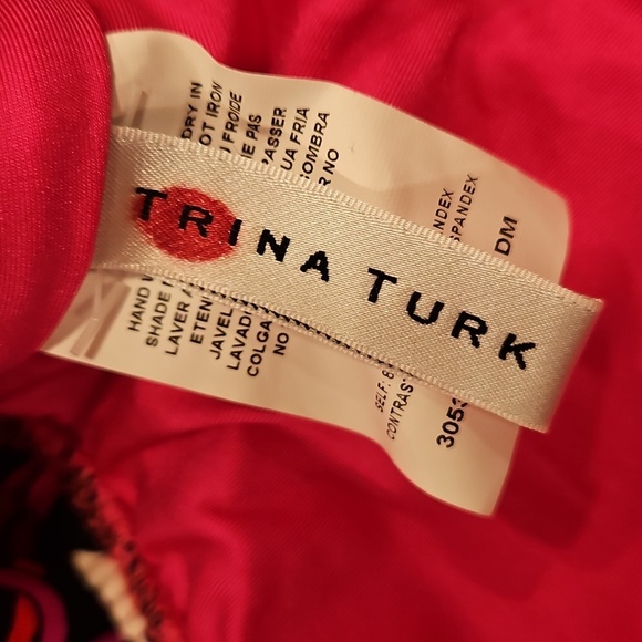 💕TRINA TURK💕 Echo Off The Shoulder Ruffle Bandeau Swim Top Chain Print 6 NWOT - Picture 11 of 12